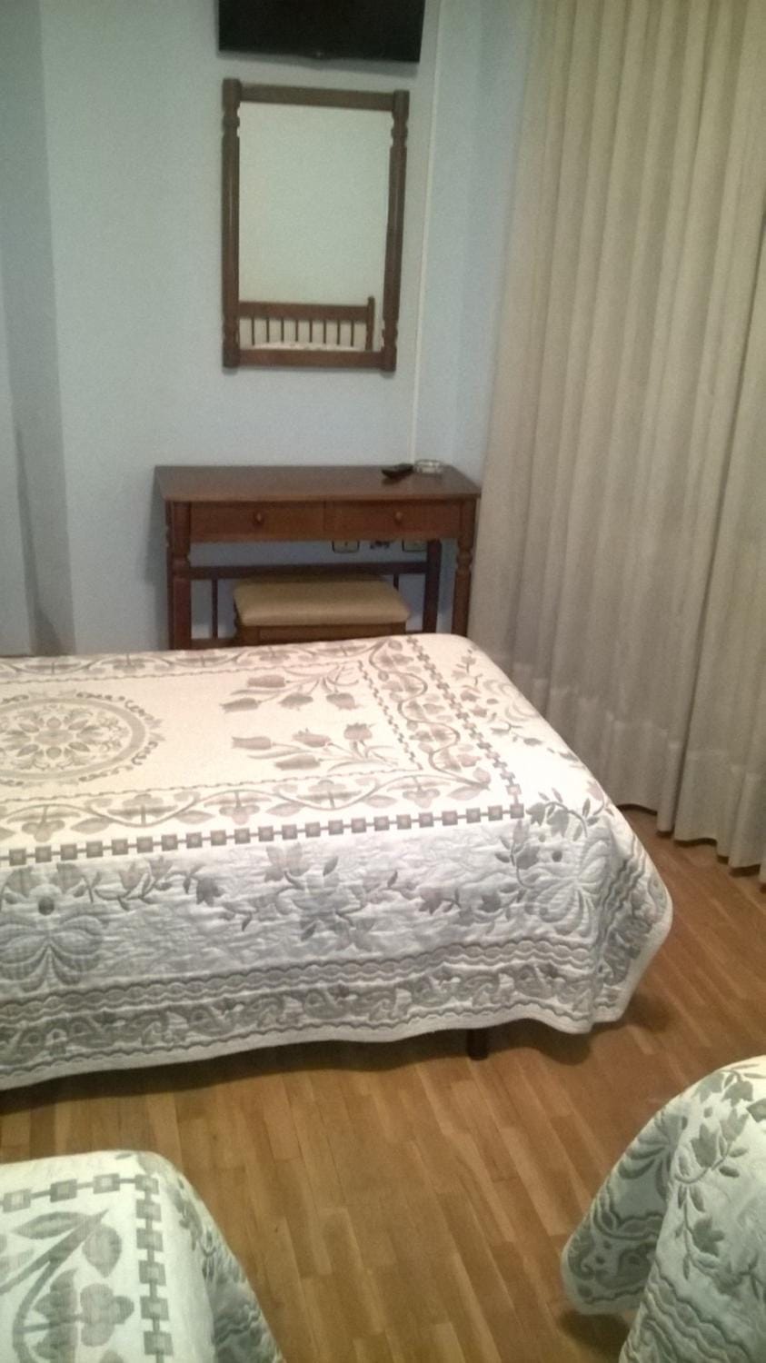 Hostal ** EC León Bed and Breakfast in Castile and León