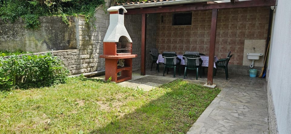 Property building, Patio, Garden, Location, fireplace