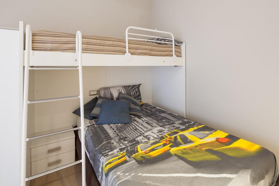 Bed, bunk bed