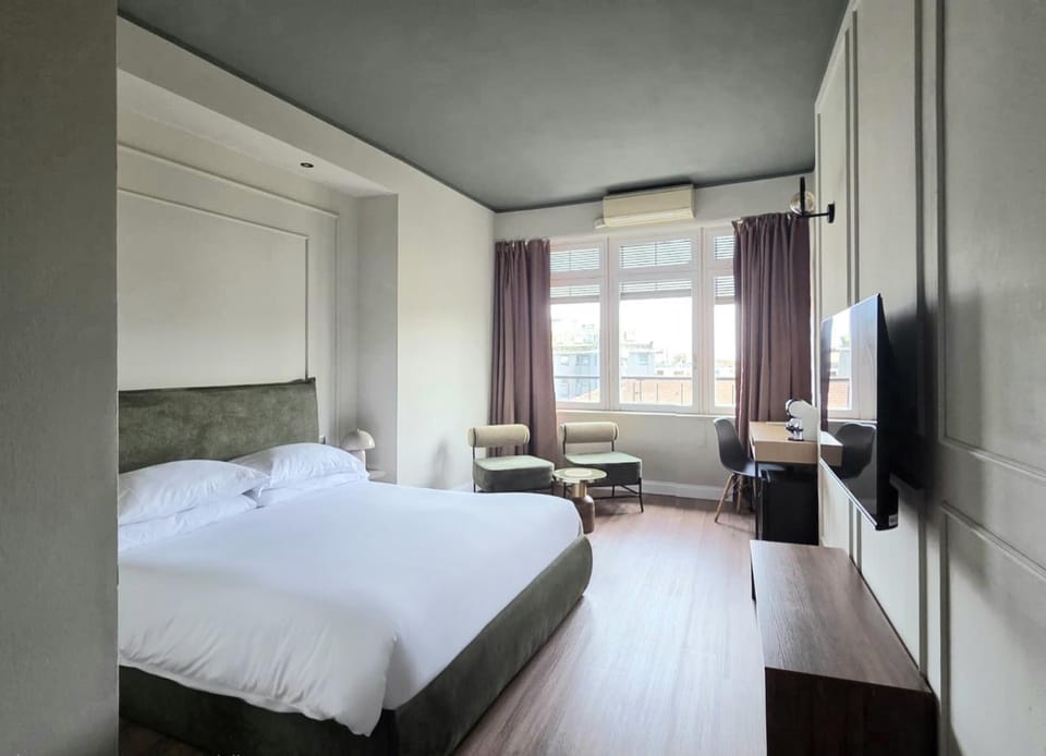 Bed, TV and multimedia, Living room, Photo of the whole room, Bedroom, wardrobe