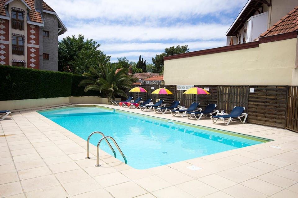 Swimming pool, Swimming pool
