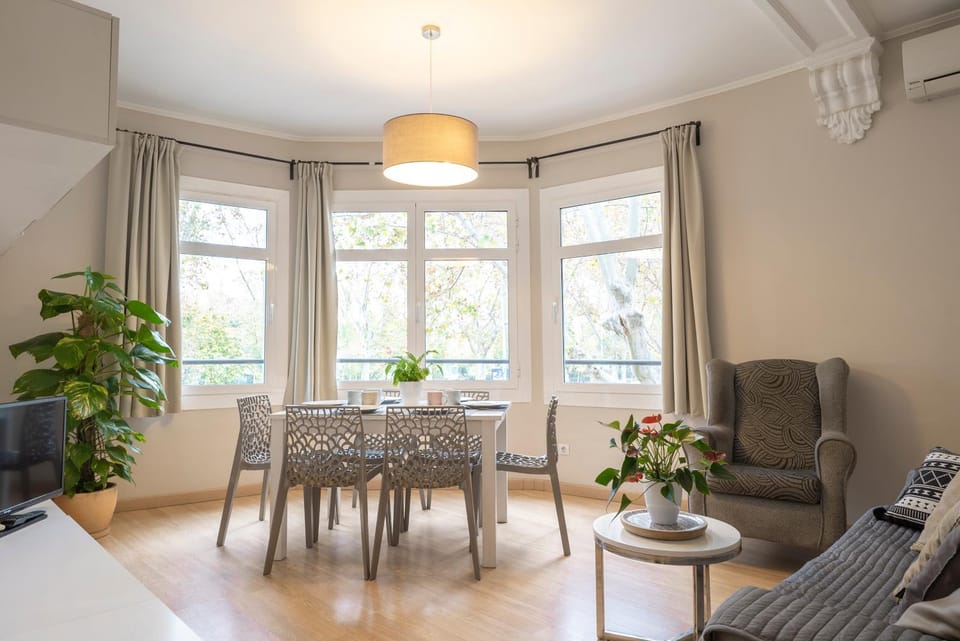 Living room, Seating area, Dining area