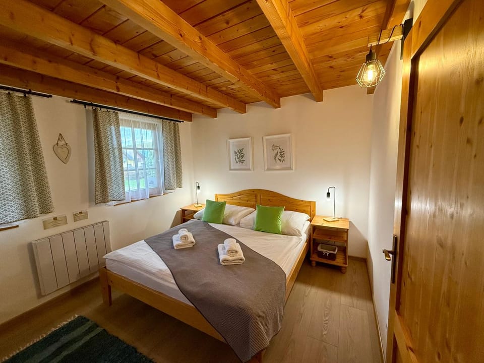 Bed, Photo of the whole room, Decorative detail, Decorative detail, Bedroom, Mountain view, Family, furniture, heating, heating, towels
