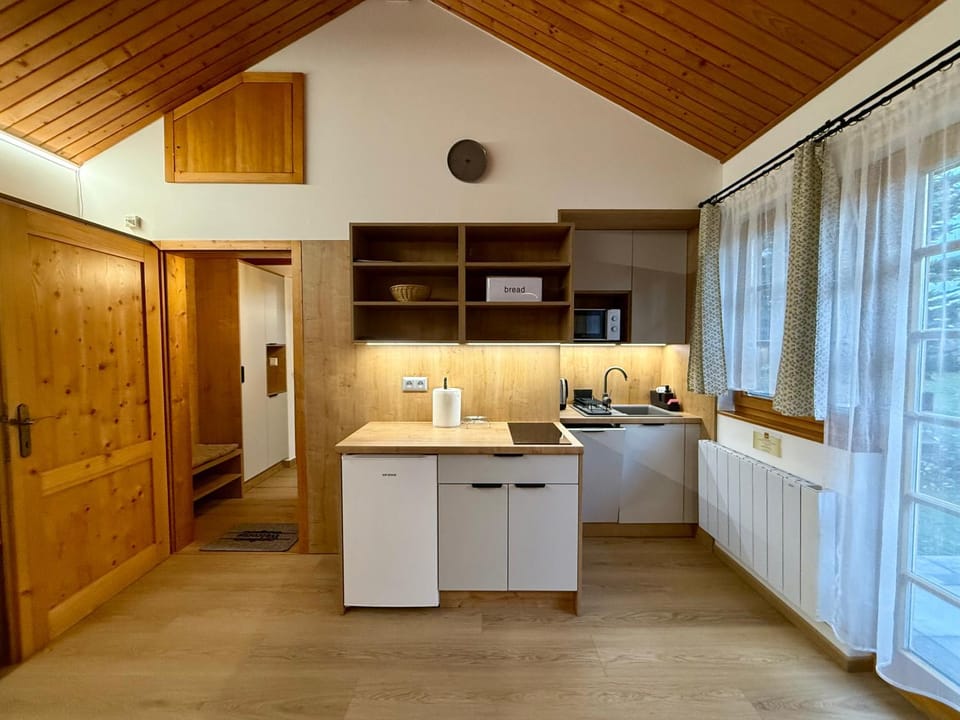 Bed, Coffee/tea facilities, View (from property/room), View (from property/room), Balcony/Terrace, Kitchen or kitchenette, Food and drinks, Decorative detail, Decorative detail, Food, Garden view, Garden view, Mountain view, Mountain view, Meals, Breakfast, Dinner, dishwasher, furniture, heating, stove, kitchen