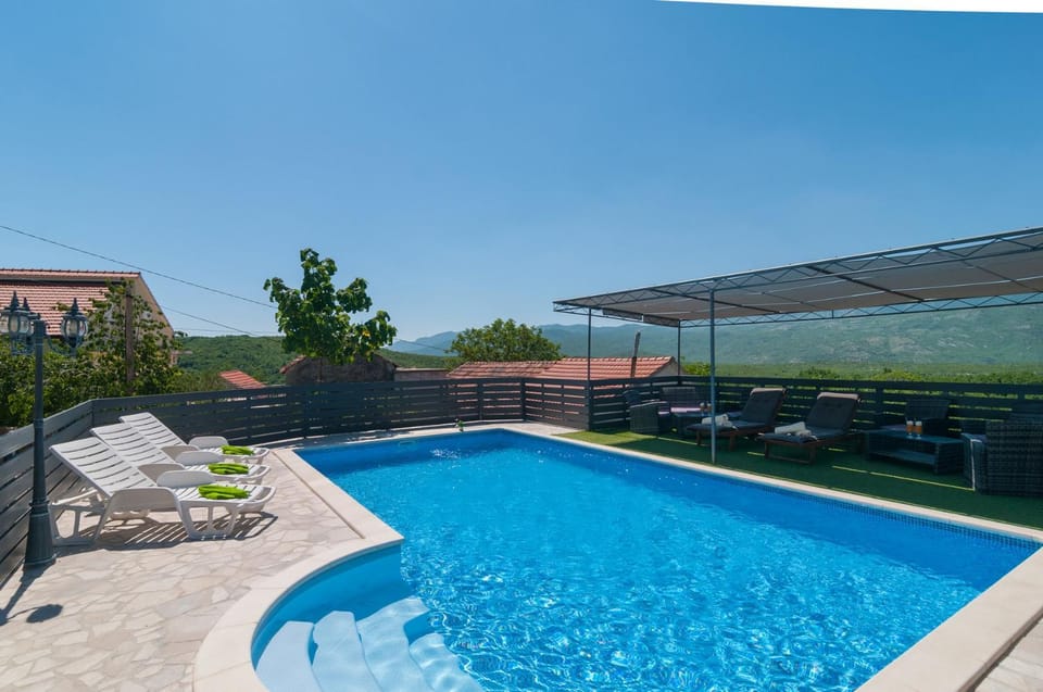Swimming pool, sunbed