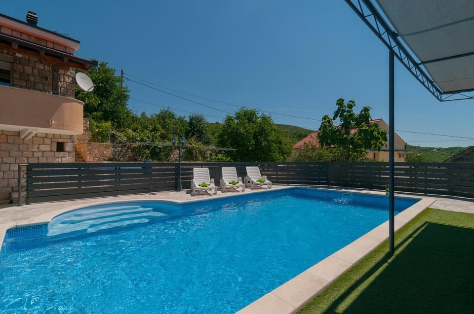 Swimming pool, sunbed