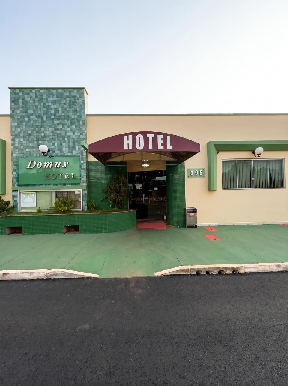 Facade/entrance