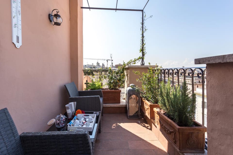 Photo of the whole room, City view
