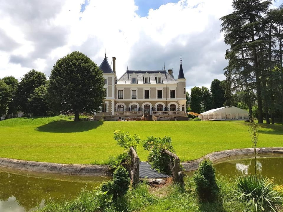 Eclosion Château Hôtel & Restaurant Hotel in Auvergne-Rhône-Alpes