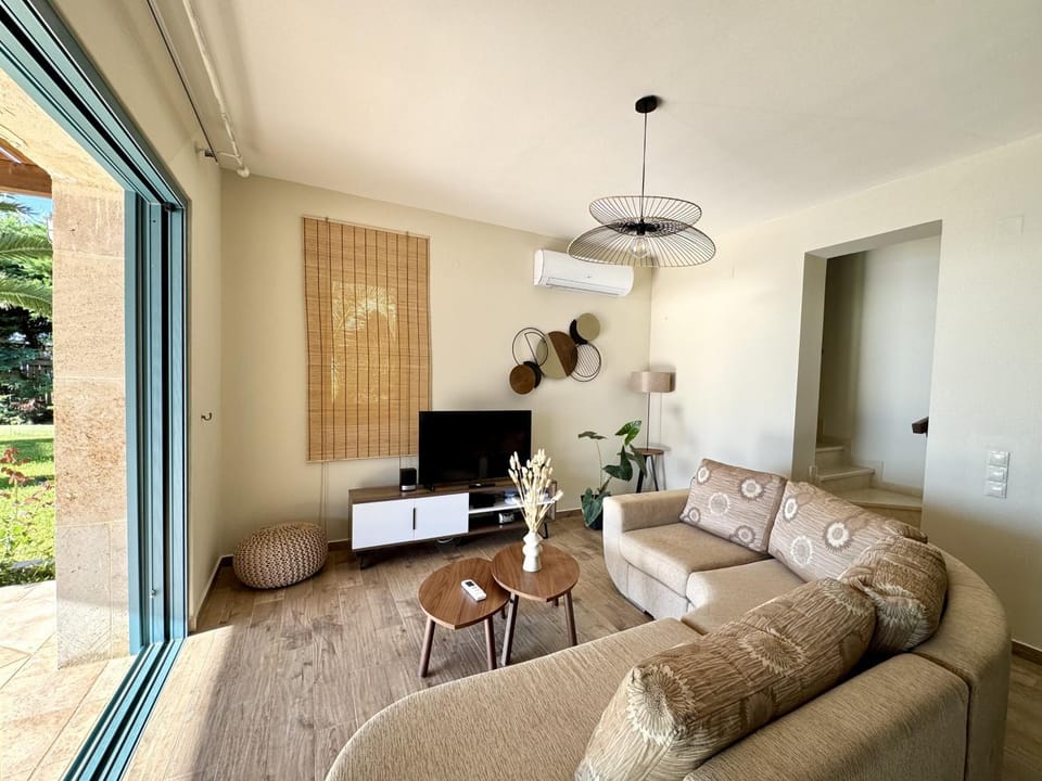 Communal lounge/ TV room, Living room