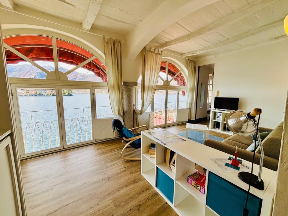 Communal lounge/ TV room, TV and multimedia, Living room, Seating area