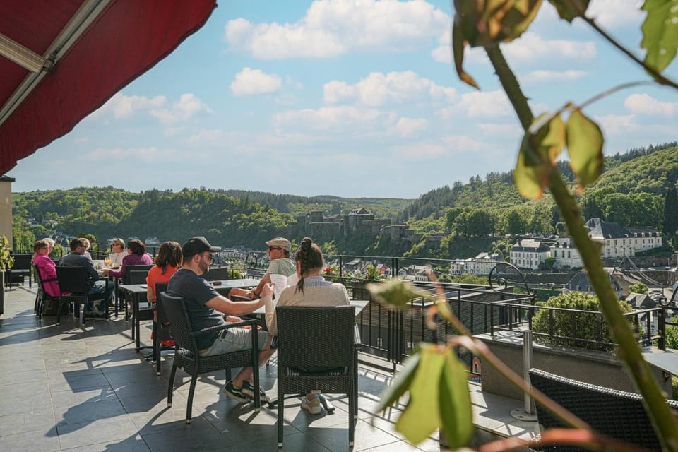 Billiard, Lounge or bar