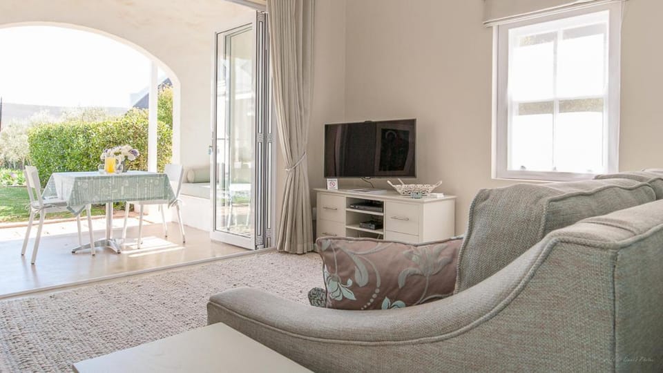 TV and multimedia, Balcony/Terrace, Seating area