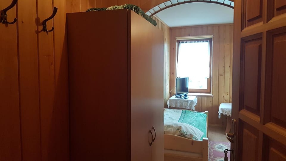 TV and multimedia, Bedroom, wardrobe