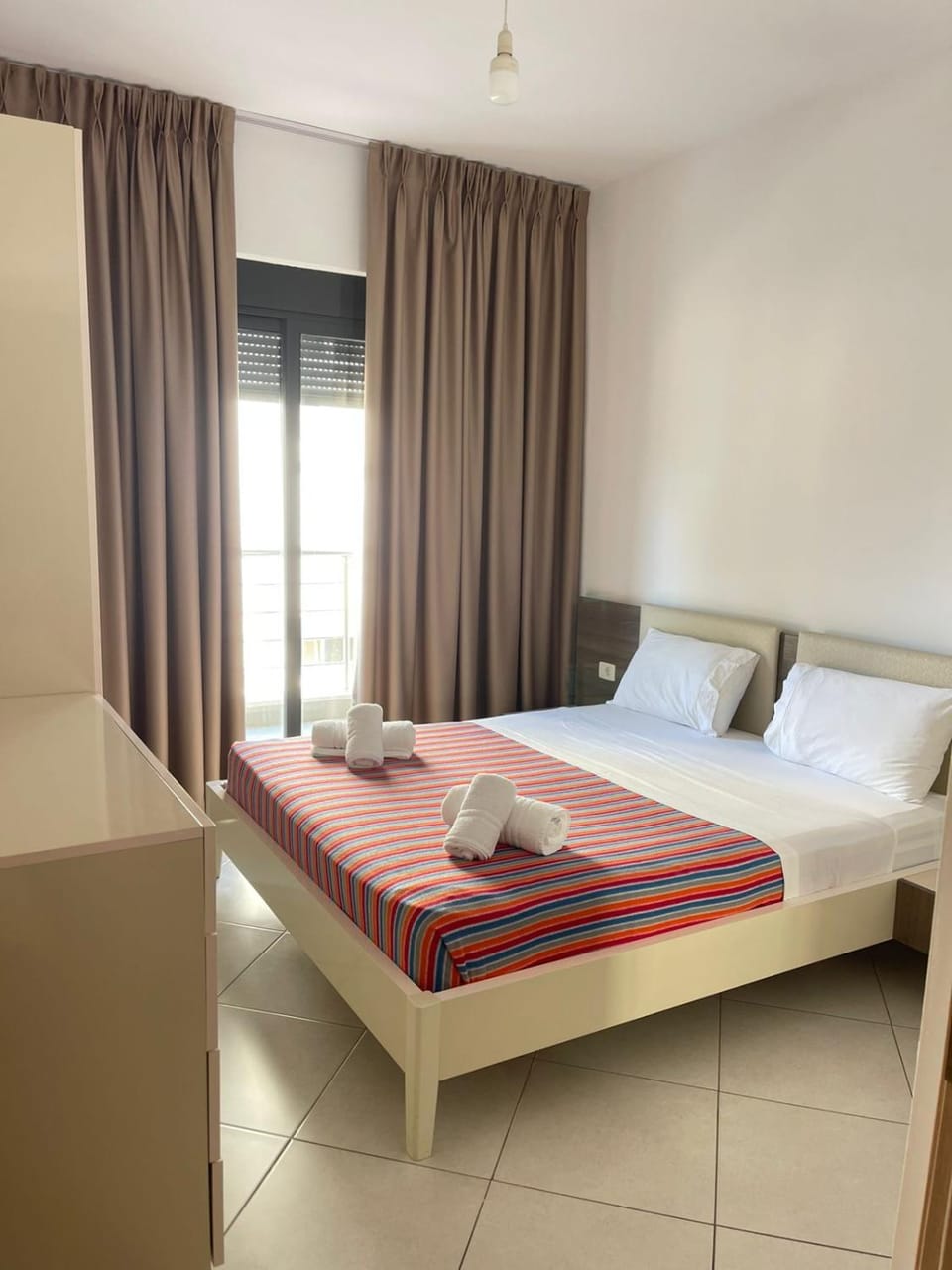 Bed, Photo of the whole room, Bedroom, towels