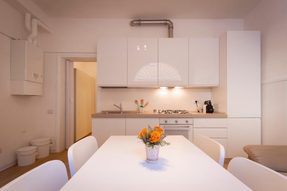 Kitchen or kitchenette, Living room, Photo of the whole room, Dining area