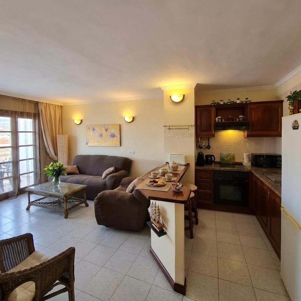 Kitchen or kitchenette, Living room, Seating area, Dining area, stove