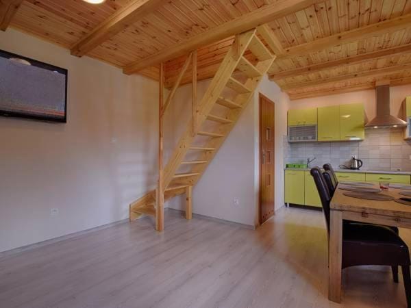 Kitchen or kitchenette, Seating area, Dining area