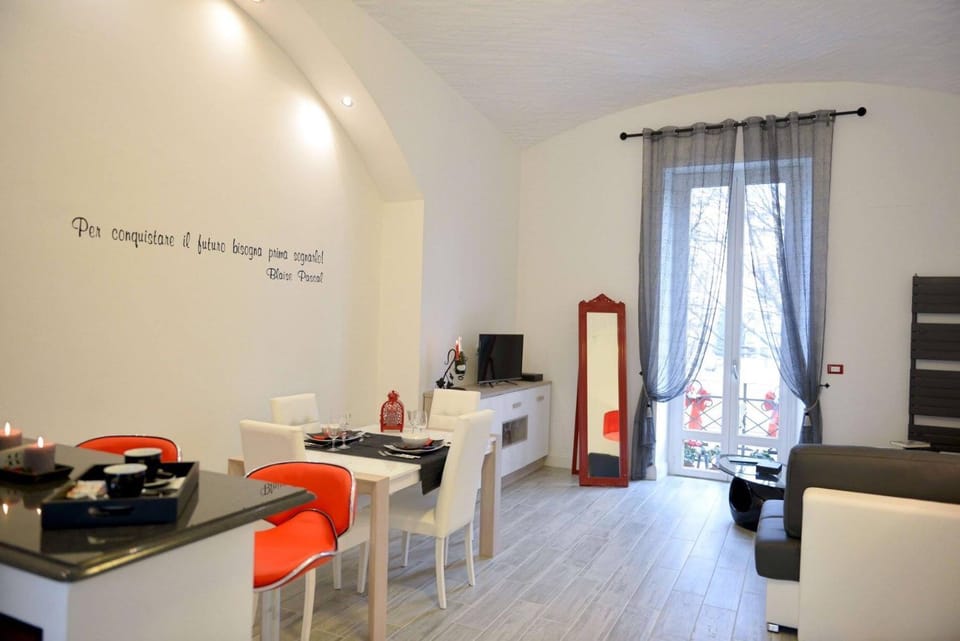 Communal lounge/ TV room, Balcony/Terrace, Kitchen or kitchenette, Living room, Dining area