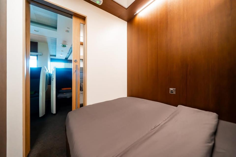 Sleepover Terminal 3, Concourse A - formerly sleep 'n fly Capsule hotel in Al Sharjah