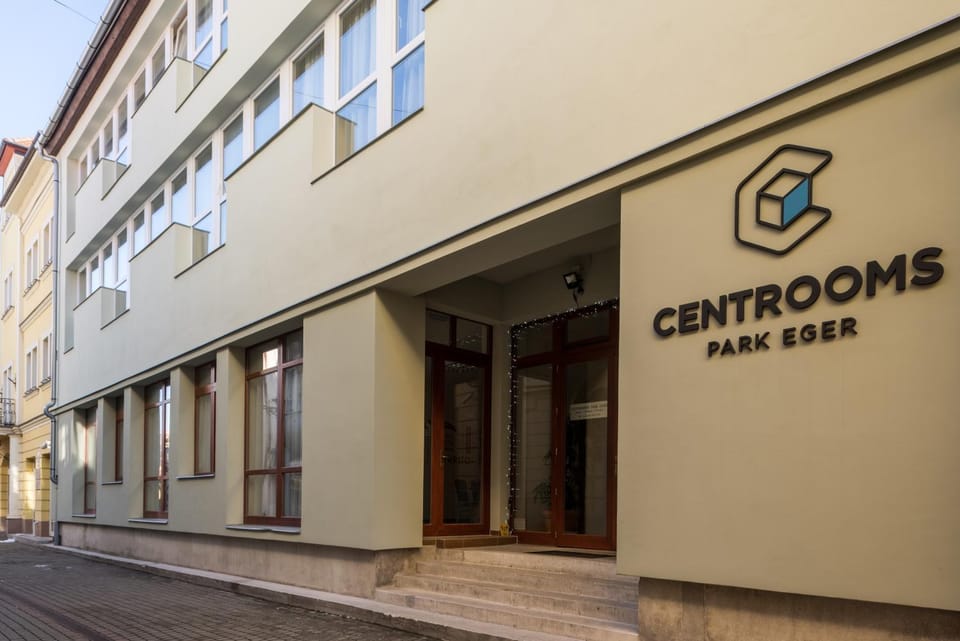 Facade/entrance, Property logo or sign, Neighbourhood, Street view