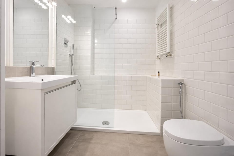 Saint Peter Basilica 200m- 2BR -2BA -Sleeps 6 Apartment in Rome