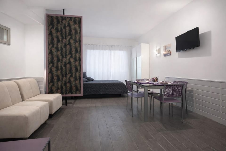 Bed, TV and multimedia, Living room, Seating area, Dining area