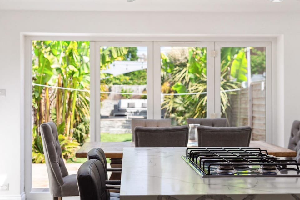 Garden, kitchen