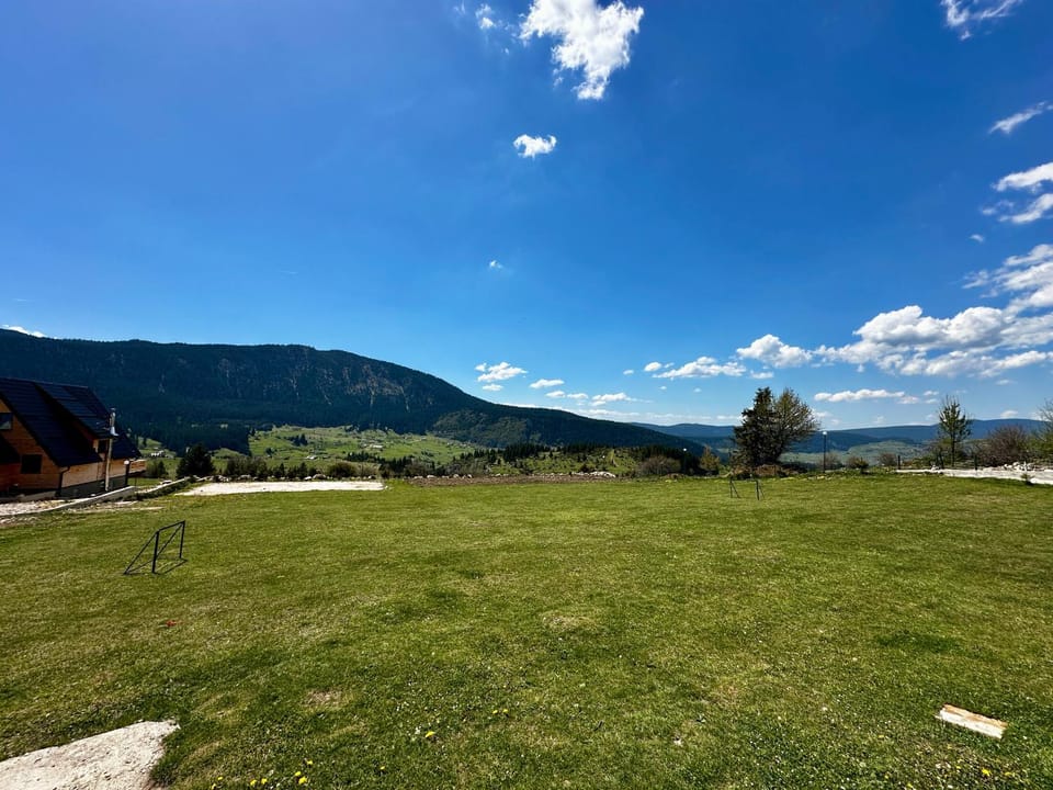 Nearby landmark, Spring, Day, Natural landscape, Mountain view