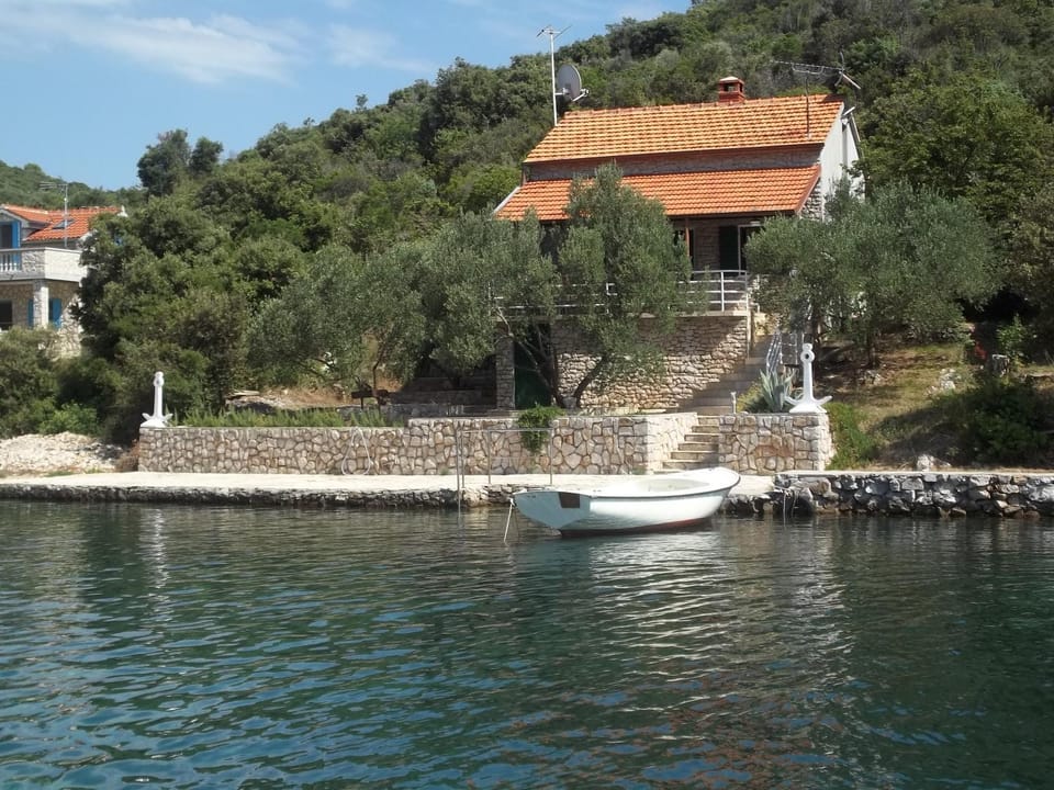 Neighbourhood, Beach