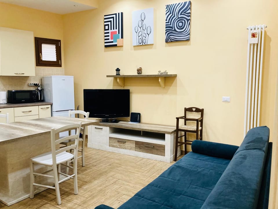 TV and multimedia, Living room, Dining area