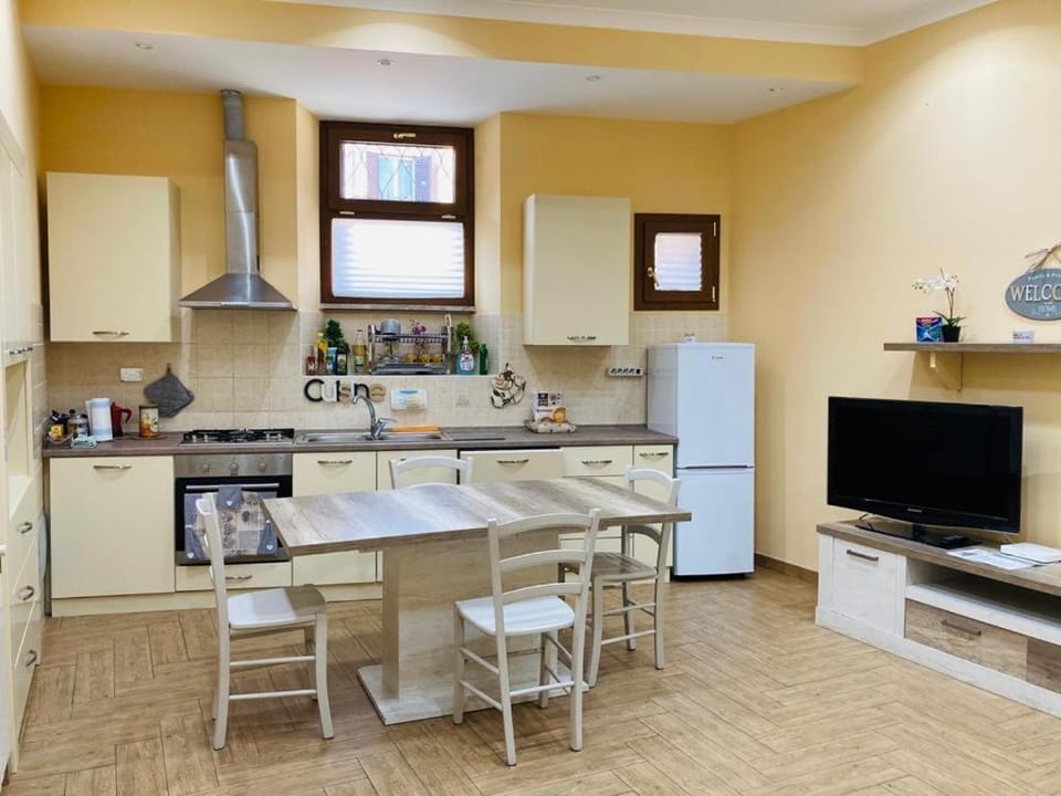 Kitchen or kitchenette, Photo of the whole room