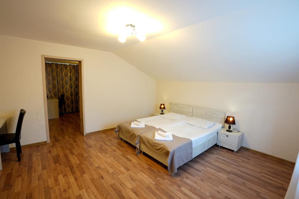 Bed, Photo of the whole room, Bedroom, towels