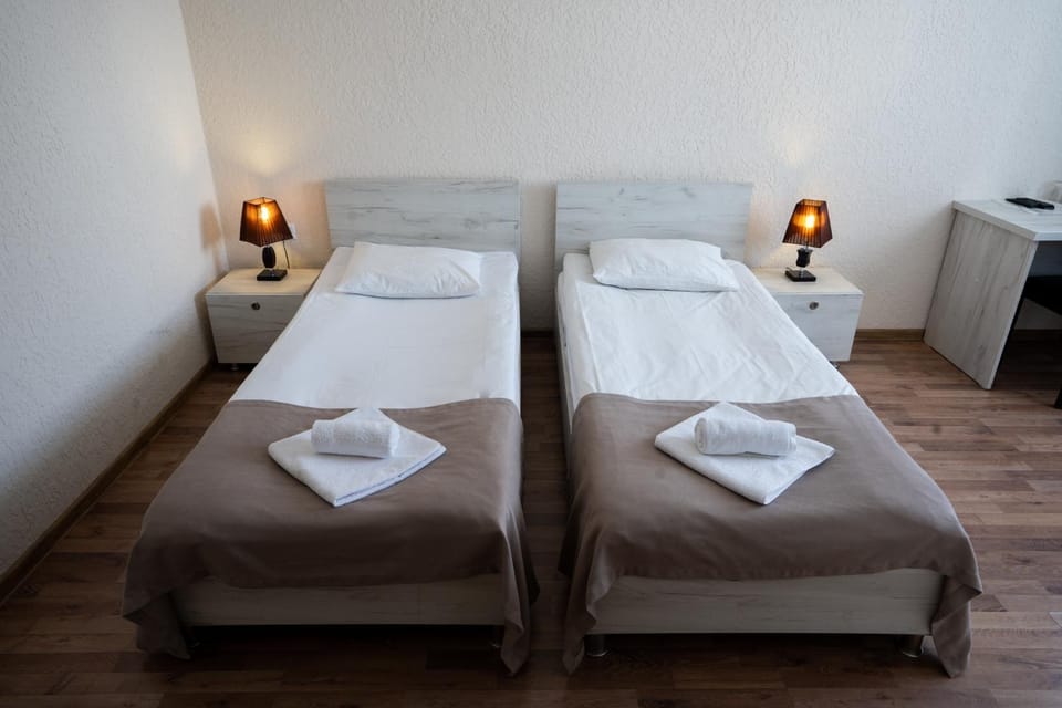 Bed, Bedroom, towels