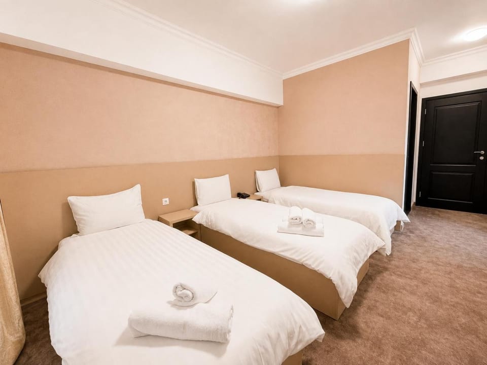 Bed, Bedroom, towels