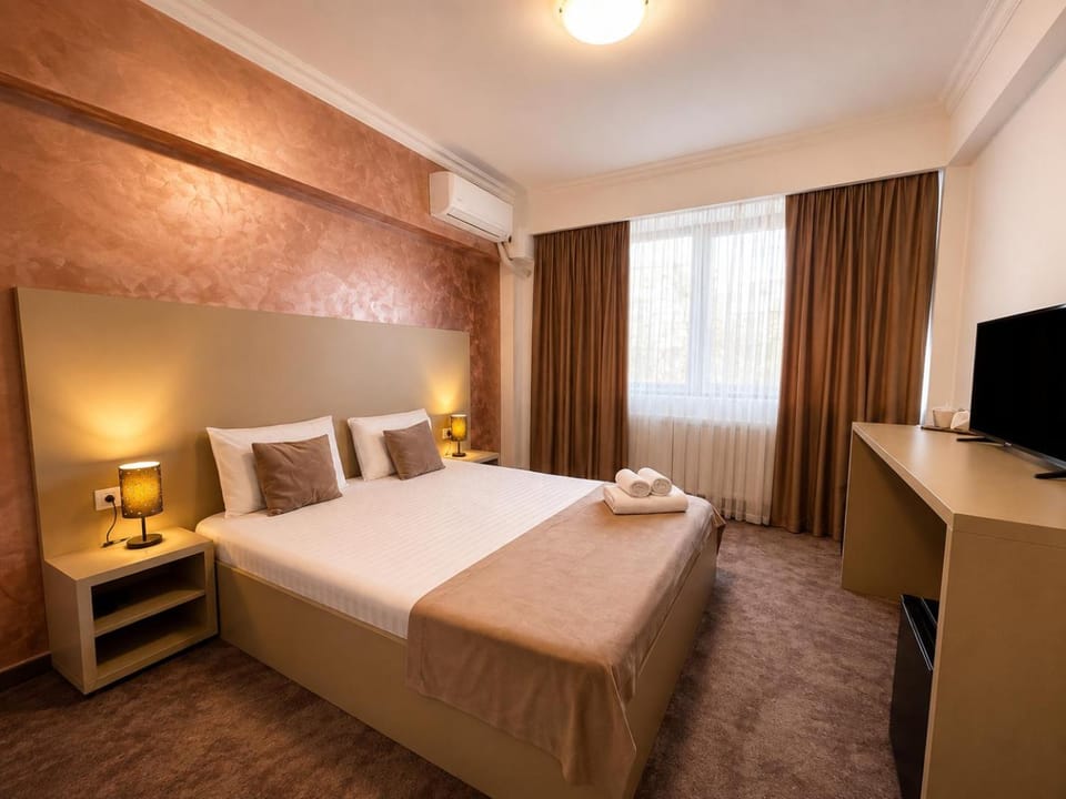 Bed, TV and multimedia, Bedroom, air conditioner