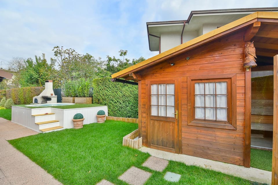 Garden, Hot Tub