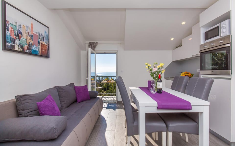 Balcony/Terrace, Kitchen or kitchenette, Living room, Dining area