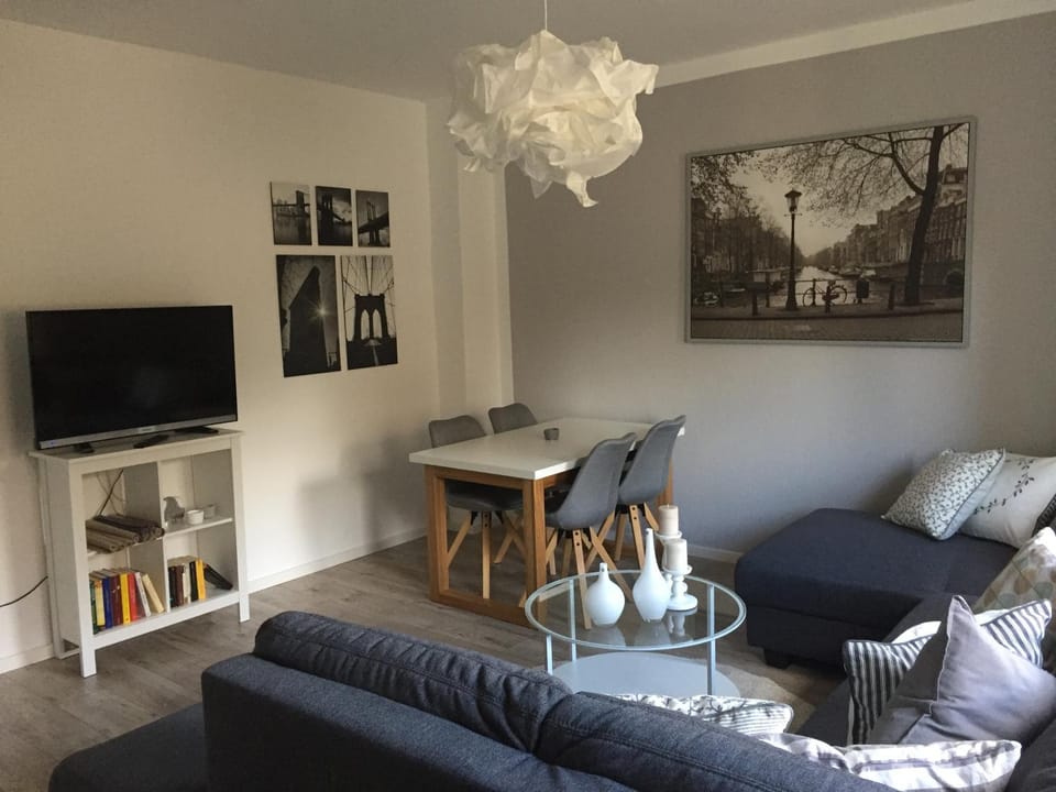 TV and multimedia, Living room, Dining area