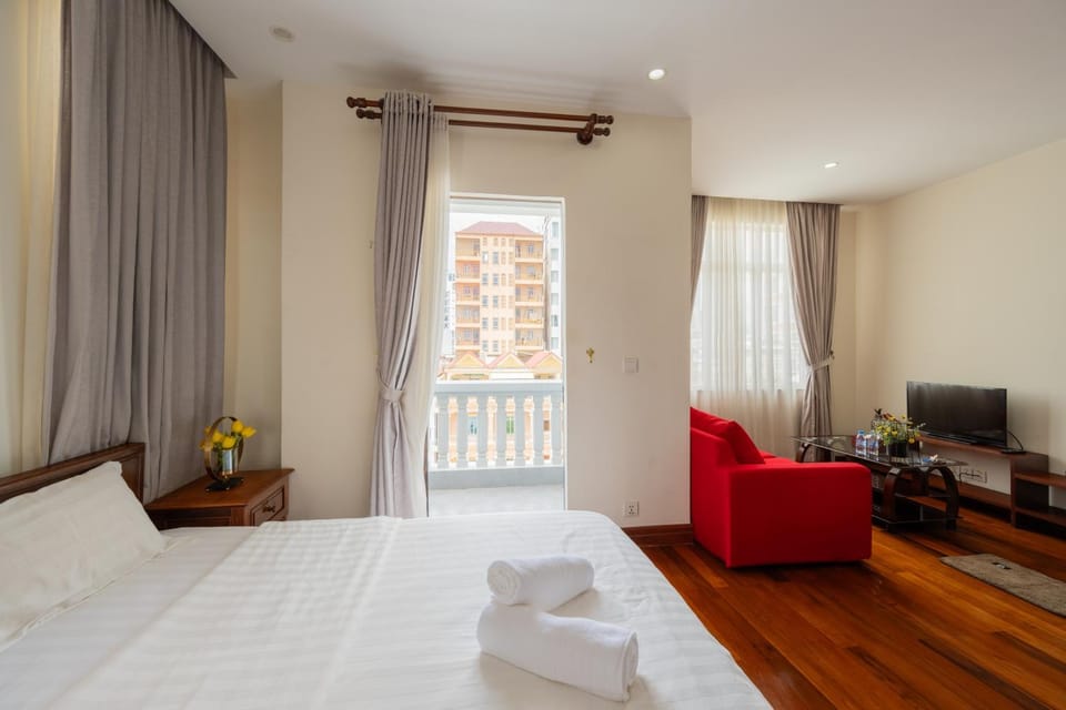 Communal lounge/ TV room, Bed, TV and multimedia, Living room, Photo of the whole room, Seating area, Evening entertainment, Bedroom