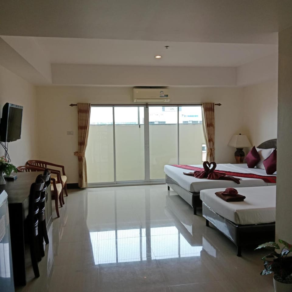 Bed, TV and multimedia, Photo of the whole room, Bedroom, air conditioner