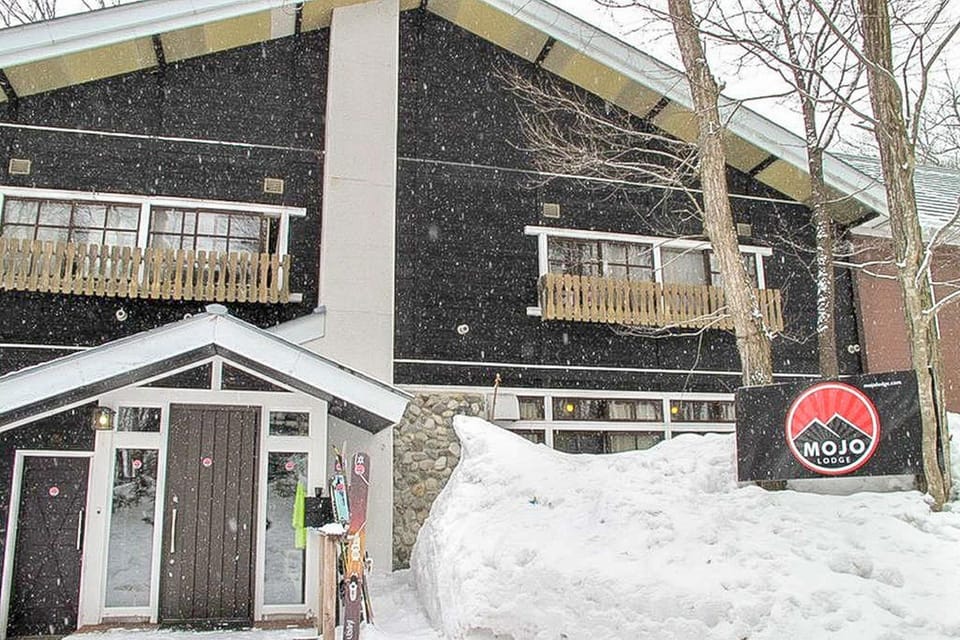 Mojo Lodge Hakuba Bed and Breakfast in Hakuba