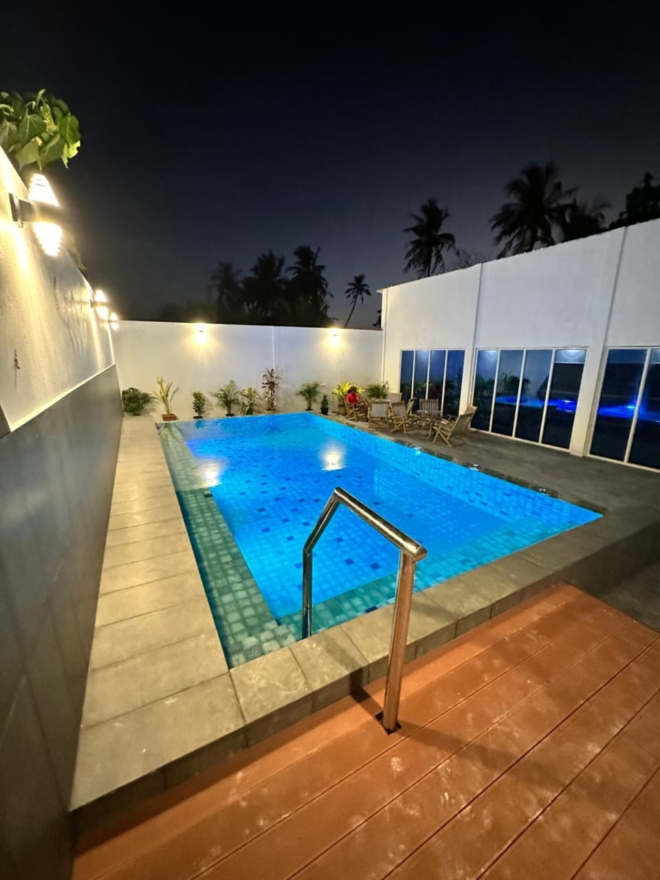 Swimming pool