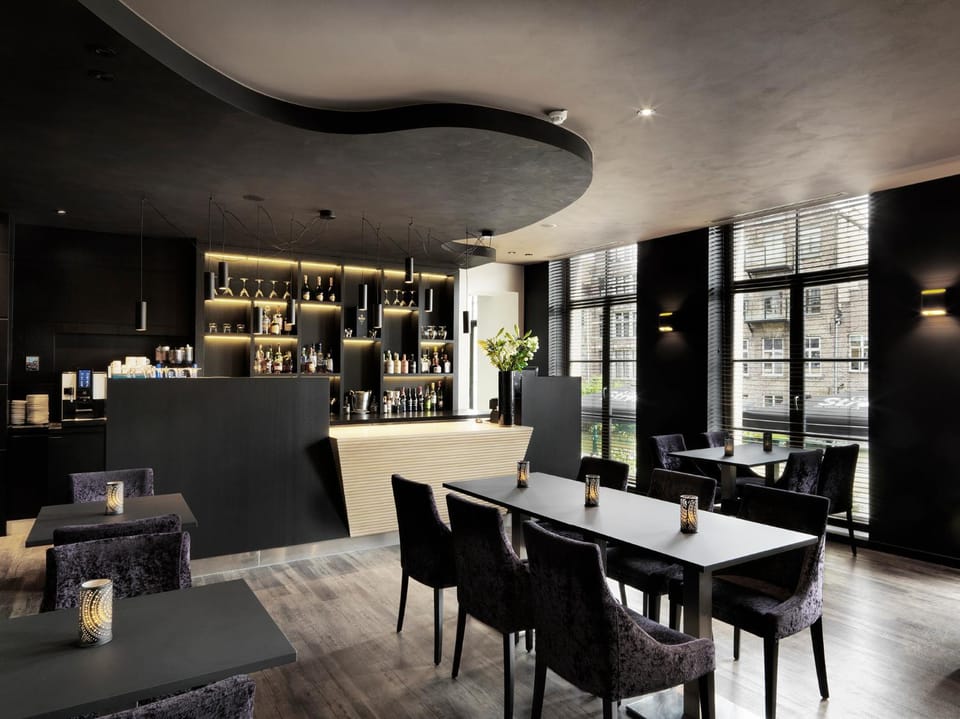 Communal lounge/ TV room, Lounge or bar, Drinks, Alcoholic drinks, Non alcoholic drinks