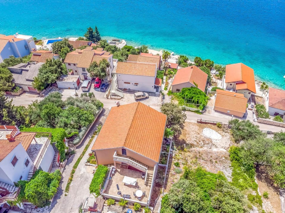 Property building, Day, Neighbourhood, Bird's eye view, Beach, Street view, Location
