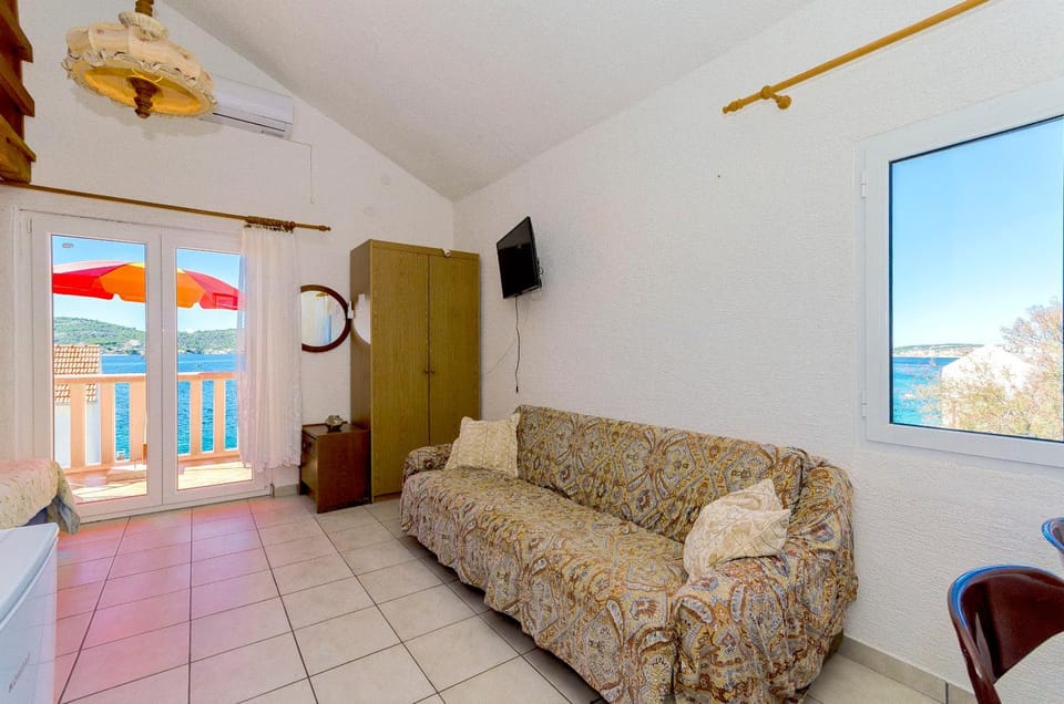 TV and multimedia, View (from property/room), Balcony/Terrace, Living room, Seating area, air conditioner