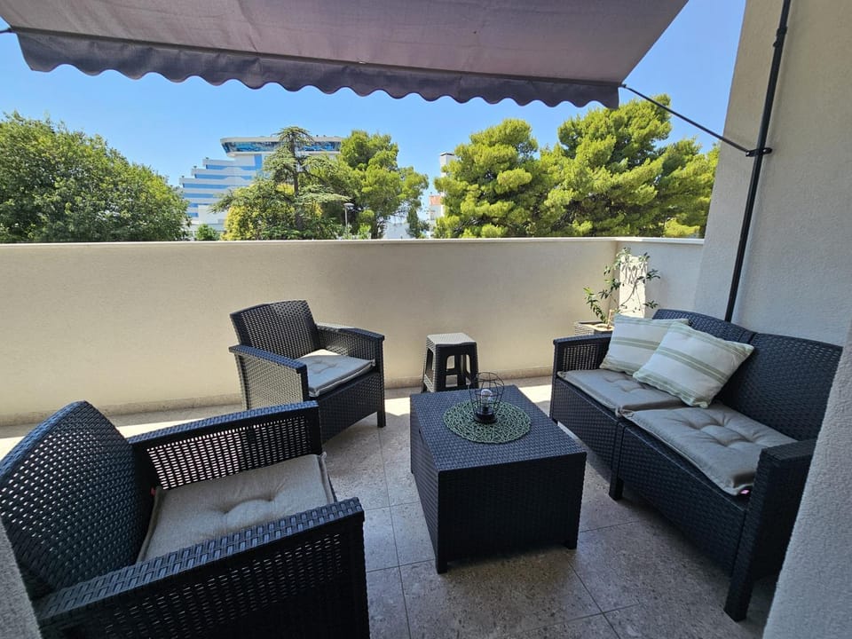 View (from property/room), Balcony/Terrace, Seating area