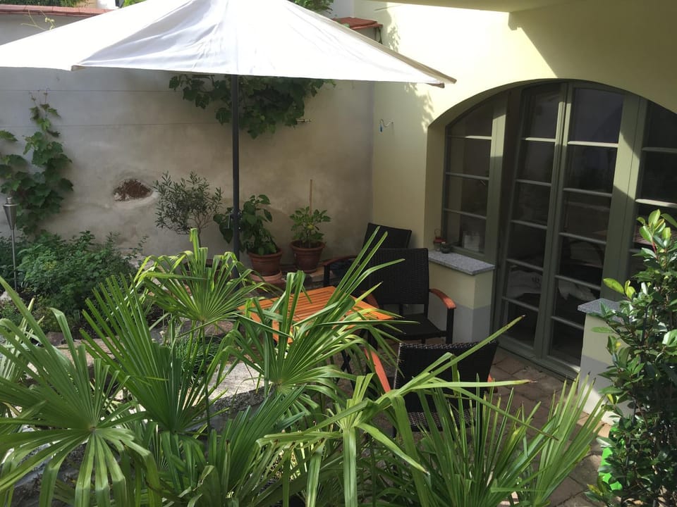 BBQ facilities, Garden, Balcony/Terrace