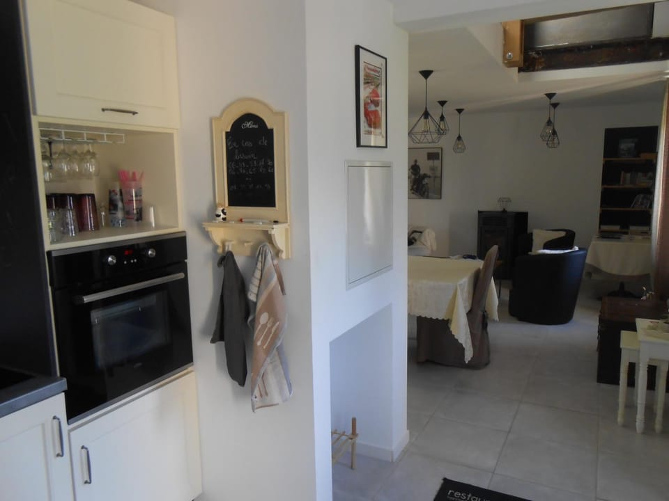 Communal lounge/ TV room, Communal kitchen