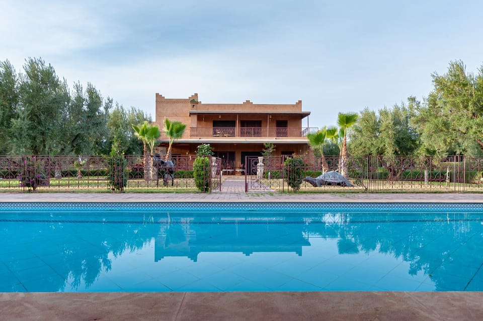 Property building, Day, Garden, Garden view, Pool view